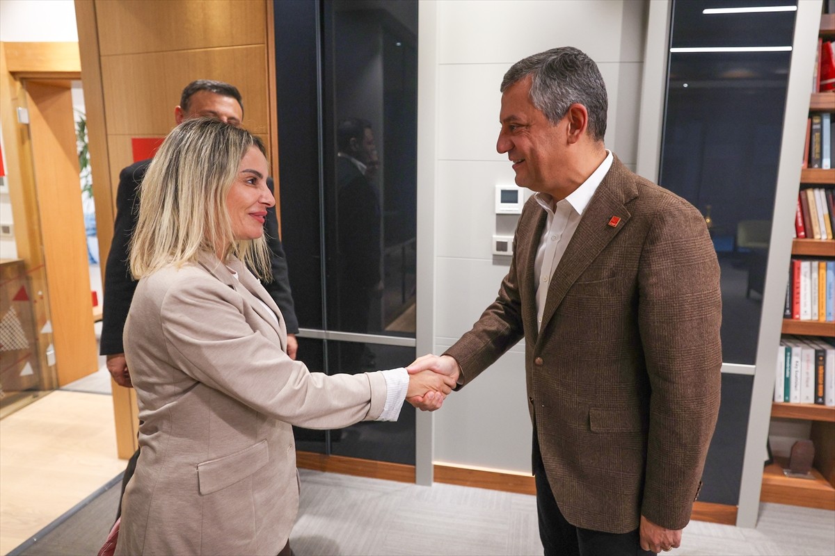 CHP Genel Başkanı Özgür Özel, Kuzey Kıbrıs Türk Cumhuriyeti'nin kurucu Cumhurbaşkanı Rauf...