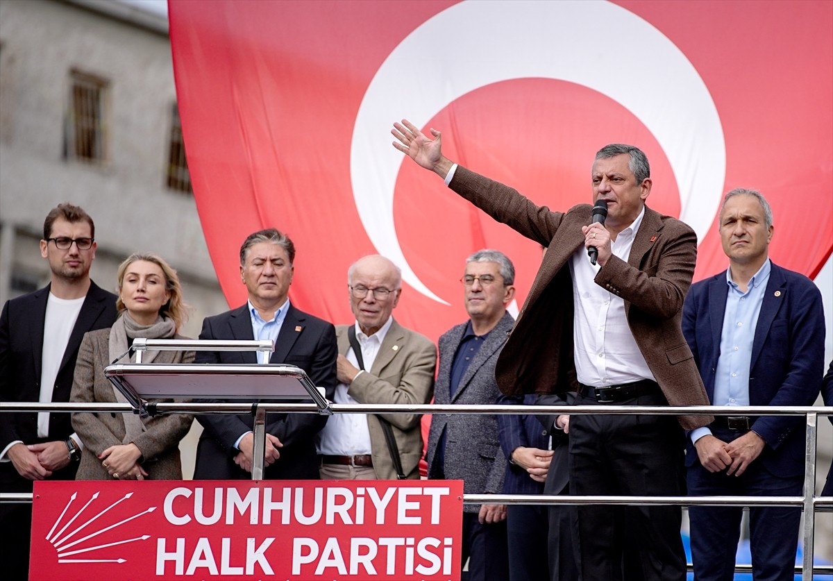 CHP Genel Başkanı Özgür Özel, tutuklanmasının ardından İstanbul Büyükşehir Belediye (İBB)...