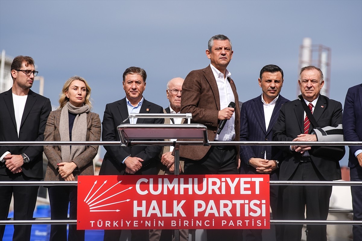 CHP Genel Başkanı Özgür Özel, tutuklanmasının ardından İstanbul Büyükşehir Belediye (İBB)...