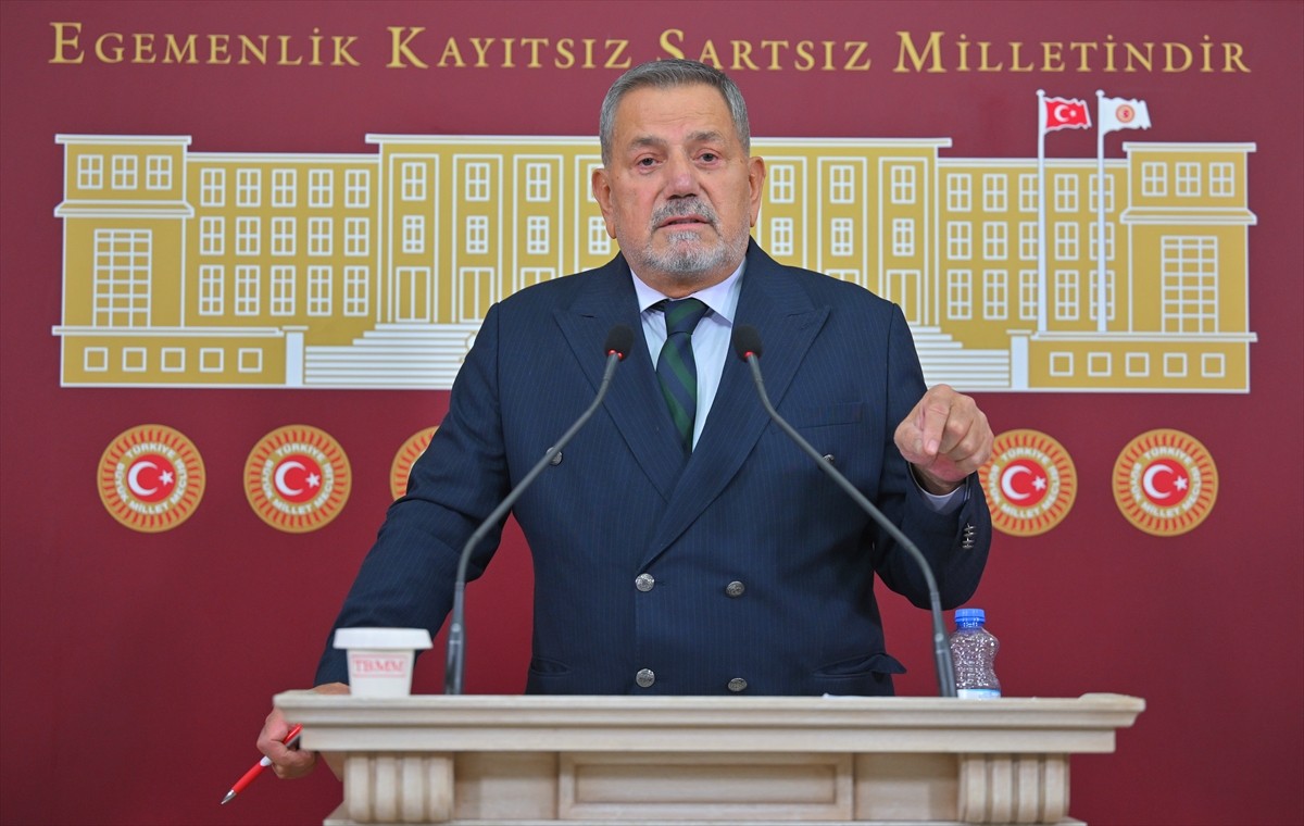 CHP Rize Milletvekili Tahsin Ocaklı, TBMM'de basın toplantısı düzenledi.