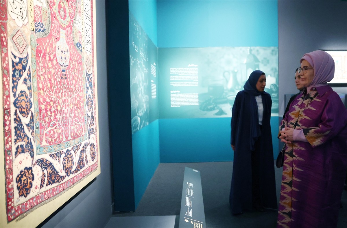 Cumhurbaşkanı Recep Tayyip Erdoğan'ın eşi Emine Erdoğan, Katar'da İslam Eserleri Müzesi'ne...