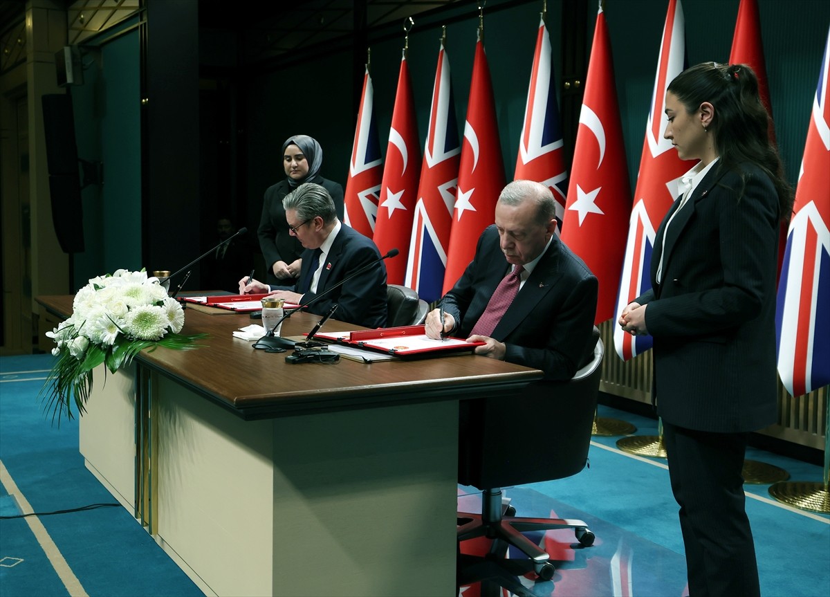 Cumhurbaşkanı Recep Tayyip Erdoğan ve İngiltere Başbakanı Keir Starmer, iki ülke arasında...