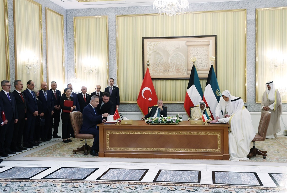 Cumhurbaşkanı Recep Tayyip Erdoğan ve Kuveyt Emiri Şeyh Meşal el-Ahmed el-Cabir es-Sabah'ın...