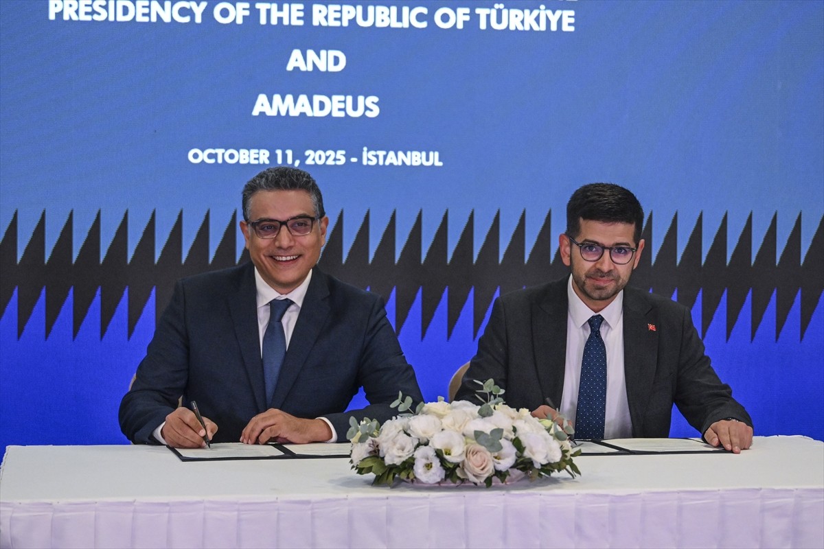 Cumhurbaşkanlığı Yatırım ve Finans Ofisi Başkanı Burak Dağlıoğlu (sağda) ve Amadeus IT Group SA...