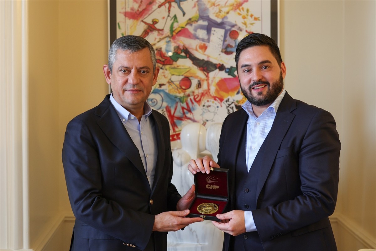 Cumhuriyet Halk Partisi Genel Başkanı Özgür Özel'in (sol 2), İsviçre'nin Luzern kentinde, İsviçre...