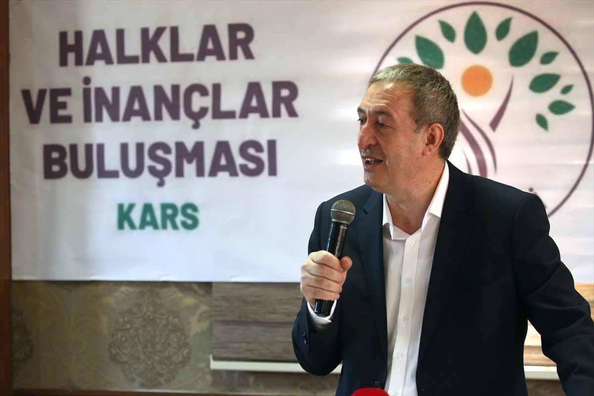DEM Parti Eş Genel Başkanı Tuncer Bakırhan, Kars'taki bir otelde partisince düzenlenen "Halklar ve...