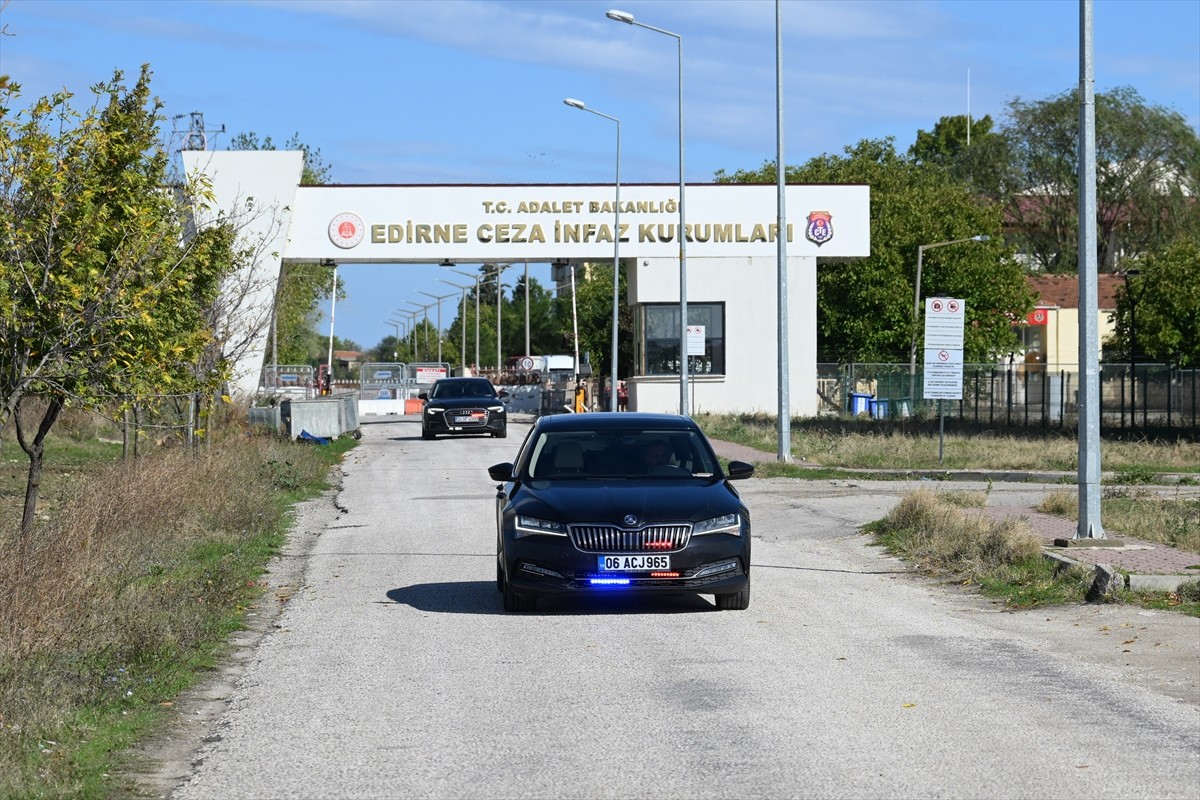 DEM Parti Eş Genel Başkanları Tülay Hatimoğulları ve Tuncer Bakırhan, eski HDP Eş Genel Başkanı...