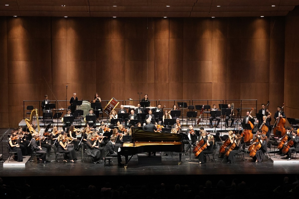 DenizBank'ın 21 yıldır desteklediği İstanbul Devlet Senfoni Orkestrası (İDSO), 2025-2026 sanat...