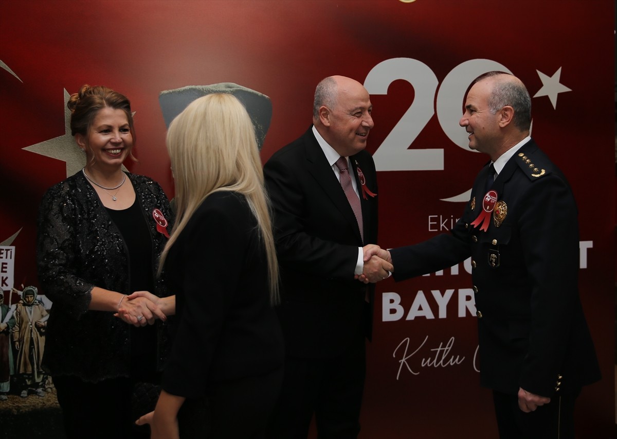 Denizli'de, 29 Ekim Cumhuriyet Bayramı dolayısıyla kentteki bir otelde düzenlenen resepsiyonda...