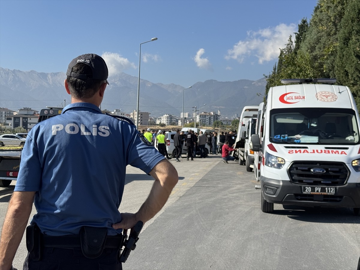 Denizli'nin Merkezefendi ilçesinde silahlı saldırıda 1 kişi hayatını kaybetti, 2 kişi...