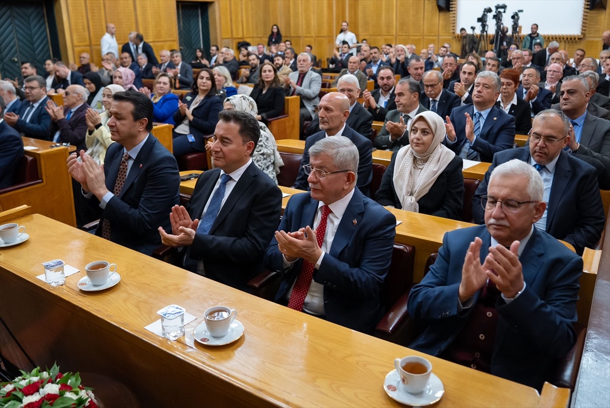 DEVA, Gelecek ve Saadet partilerinin kurduğu Yeni Yol Partisinin TBMM Grup Toplantısı yapıldı.