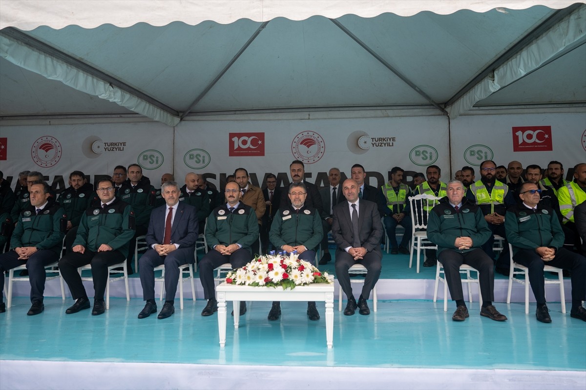 Devlet Su İşleri (DSİ) Genel Müdürlüğünün araç parkına 50 yeni iş makinesi eklendi. Araçların...