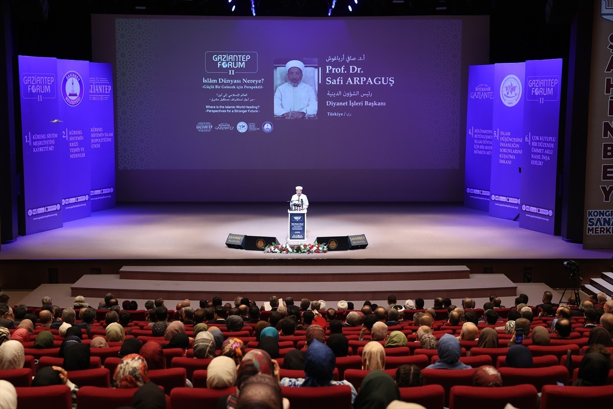Diyanet İşleri Başkanı Prof. Dr. Safi Arpaguş, Gaziantep İslam Bilim ve Teknoloji Üniversitesi...