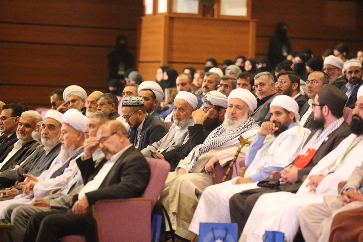 Diyarbakır'da Alimler ve Medreseler Birliği (İttihad-ul Ulema) tarafından düzenlenen "10. Alimler...