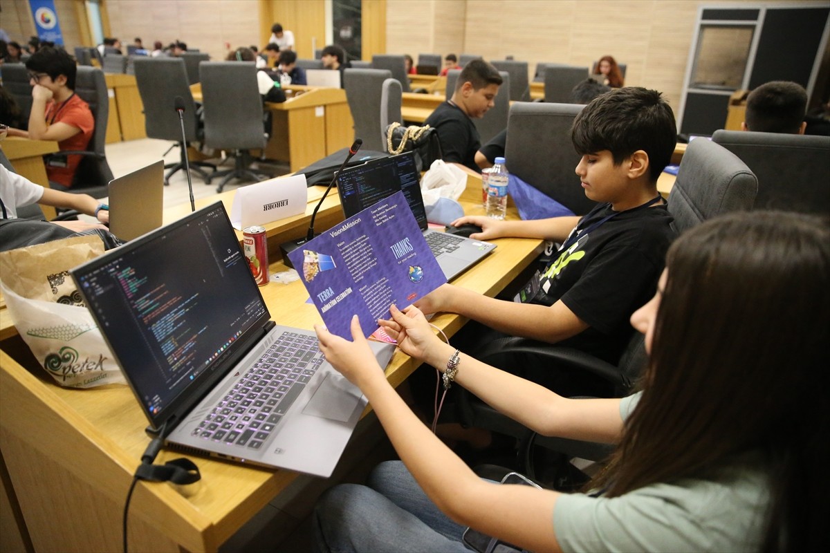 Diyarbakır'da Ticaret ve Sanayi Odası (TSO) ev sahipliğinde düzenlenen NASA Uzay Uygulamaları...