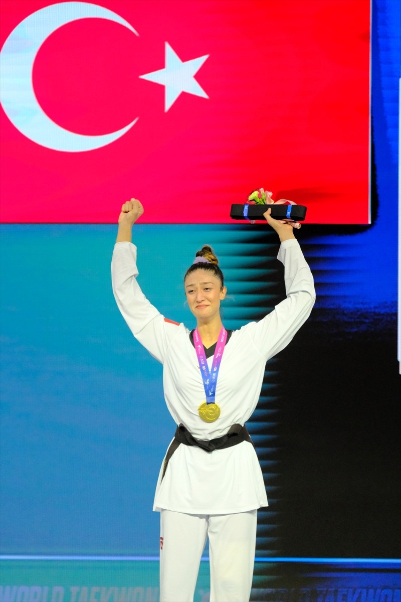 Dünya Tekvando Şampiyonası'nda mücadele eden Nafia Kuş Aydın, kadınlar +73 kiloda altın madalya...