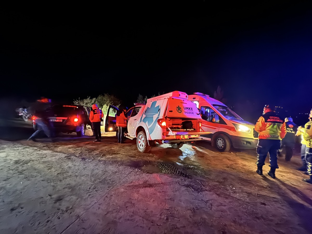 Düzce'de mantar toplamak için gittiği ormanlık alanda kaybolan yaşlı adam arama kurtarma ekipleri...