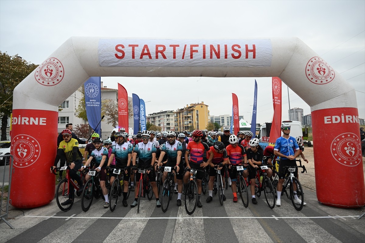  Edirne'de 29 Ekim Cumhuriyet Bayramı kutlamaları kapsamında 16. Cumhuriyet Kupası Bisiklet Yol...