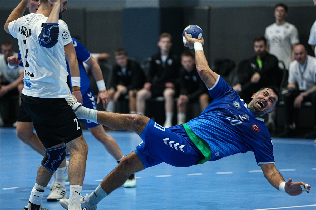 EHF Erkekler Avrupa Kupası 2. tur ilk maçında Nilüfer Belediyespor ile İzlanda'nın Hafnarfjördur...