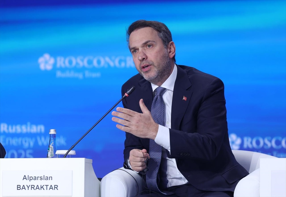 Enerji ve Tabii Kaynaklar Bakanı Alparslan Bayraktar, Rusya'nın başkenti Moskova'da Rusya Enerji...