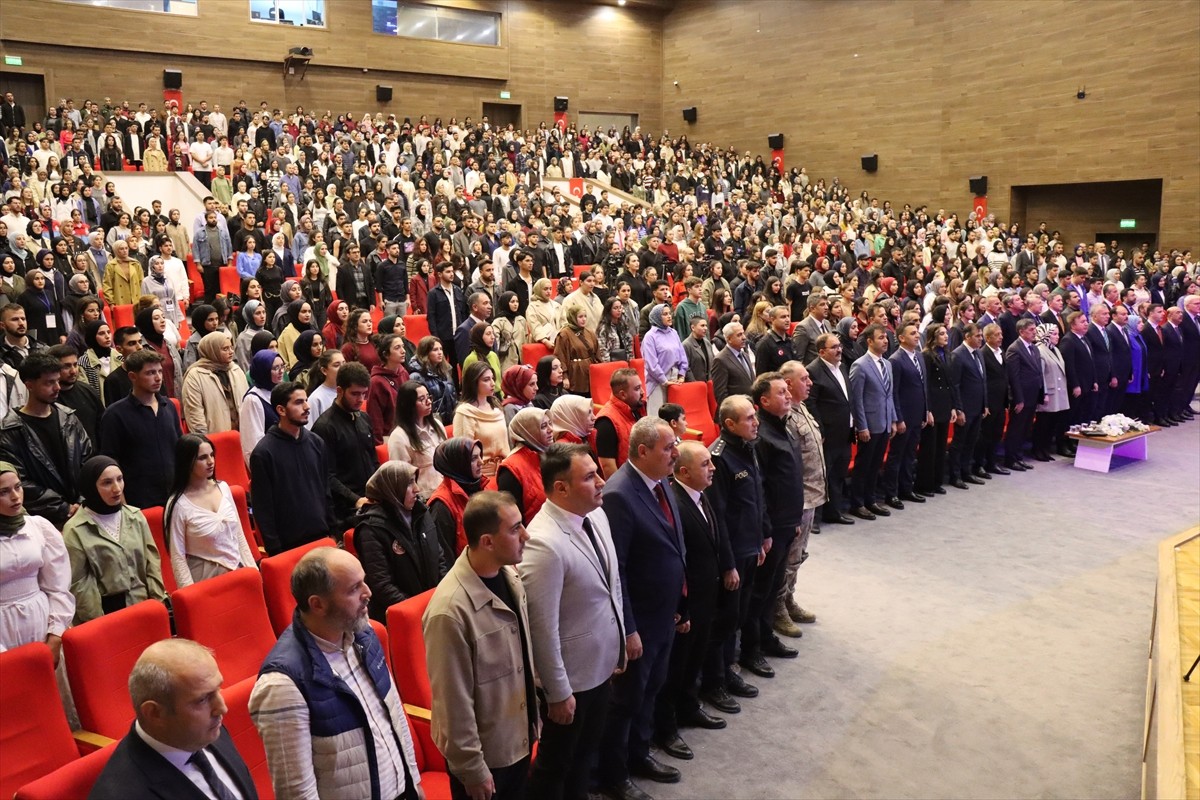 Erzincan'da eğitim gören 2 bin 351 üniversite ve lise öğrencisine valilik girişimiyle Erzincan...