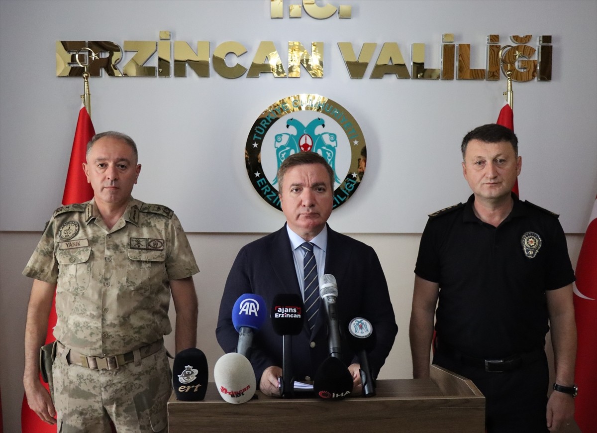 Erzincan'da Vali Hamza Aydoğdu (ortada) başkanlığında "Güvenlik ve Asayiş Bilgilendirme...