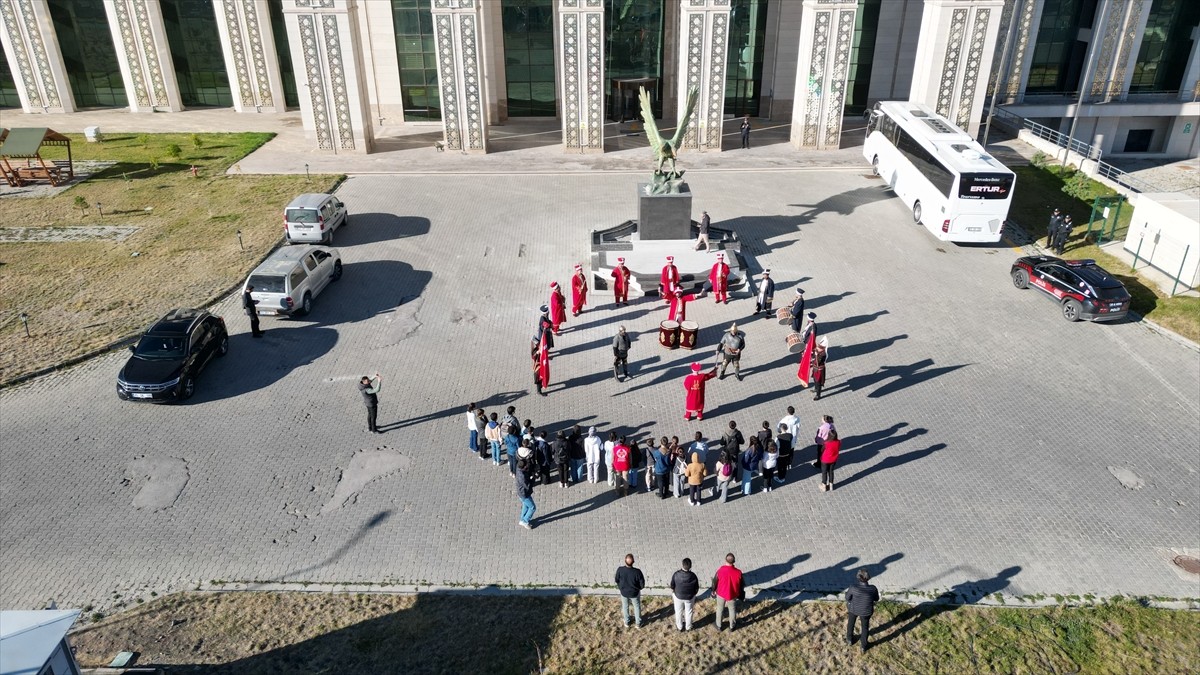 Erzurum'da, 40 şehit, gazi ve polis çocuğu, Palandöken Dağı'nda kahvaltı yaptıktan sonra Narman ve...