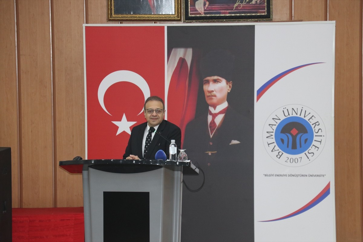 Eski Avrupa Birliği Bakanı ve Büyükelçi Egemen Bağış, (fotoğrafta) Batman Üniversitesince...