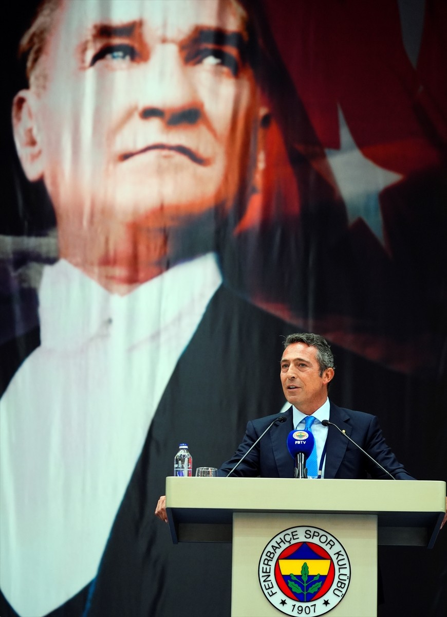 Eski Fenerbahçe Kulübü Başkanı Ali Koç, Kalamış'ta bulunan Fenerbahçe Faruk Ilgaz Tesisleri'ndeki...