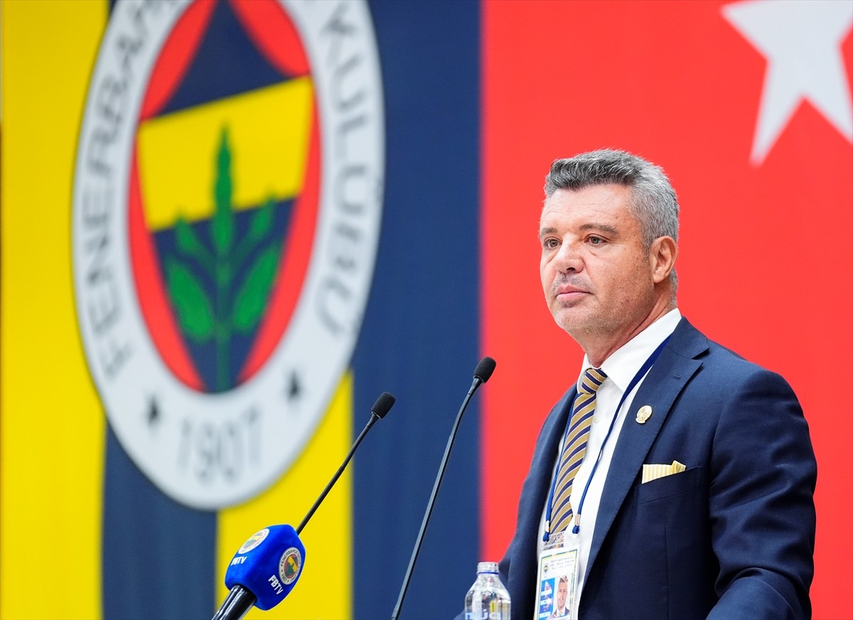Fenerbahçe Kulübü Başkanı Sadettin Saran, Kalamış'taki Fenerbahçe Faruk Ilgaz Tesisleri'nde...