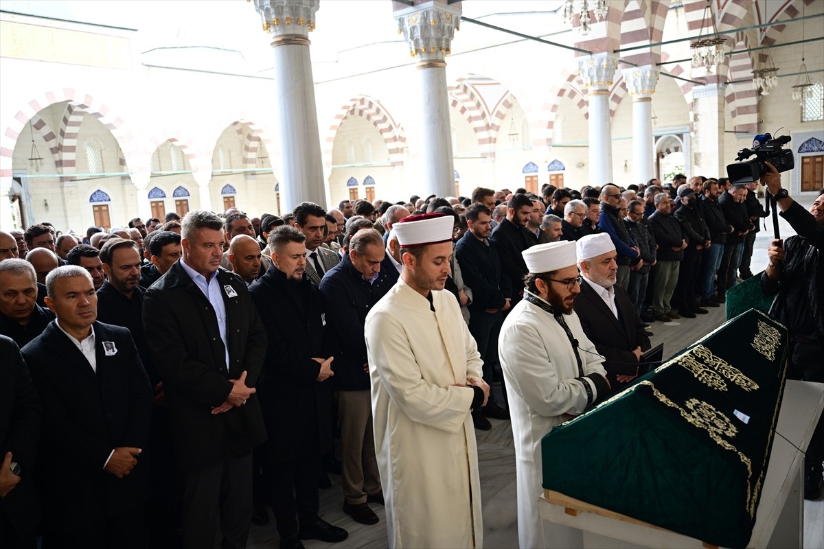 Fenerbahçe Kulübü Yönetim Kurulu Üyesi İlker Alkun'un vefat eden babası İbrahim Alkun, son...