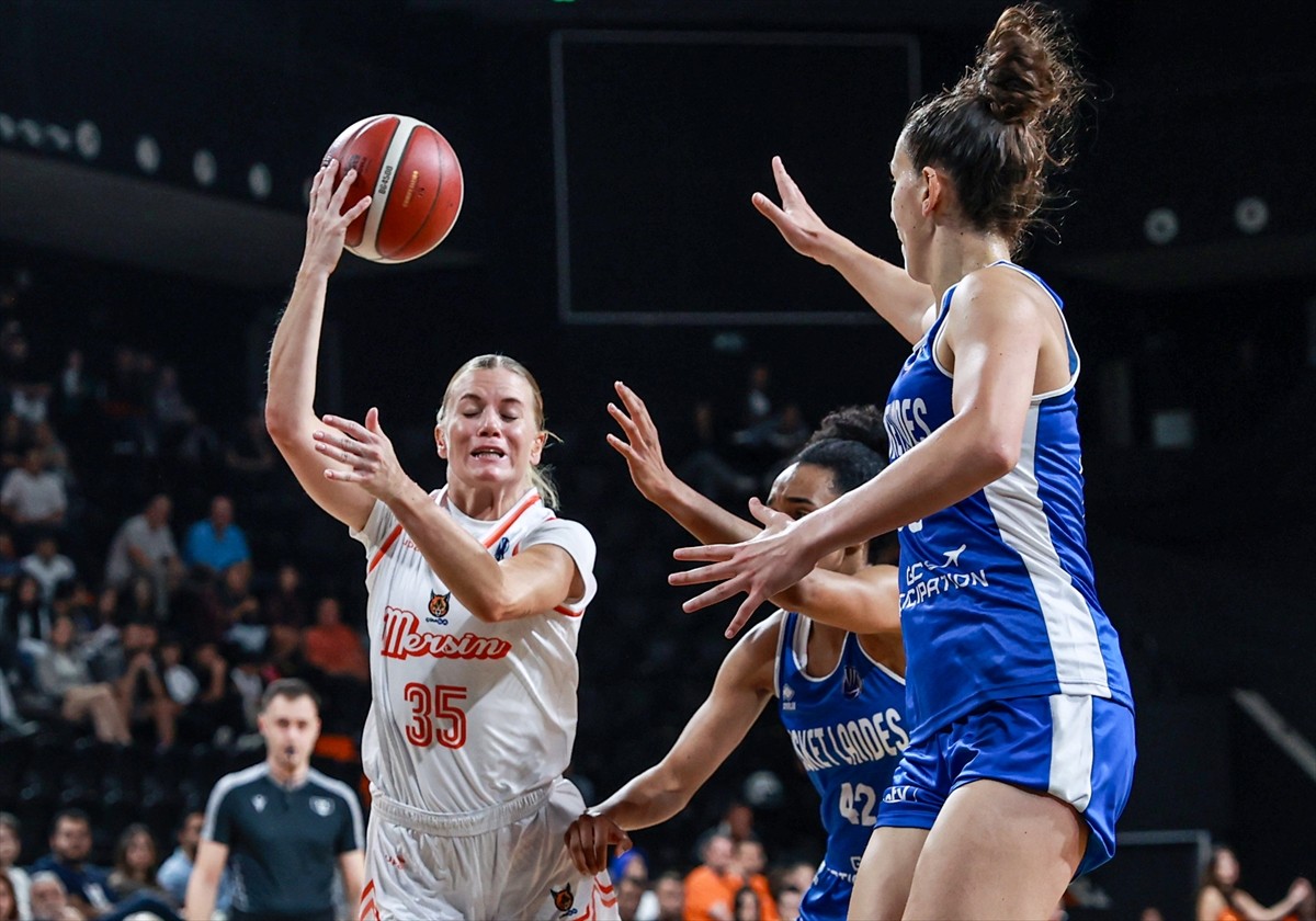FIBA Kadınlar Avrupa Ligi D Grubu ikinci haftasında ÇİMSA ÇBK Mersin ile Fransa ekibi Basket...