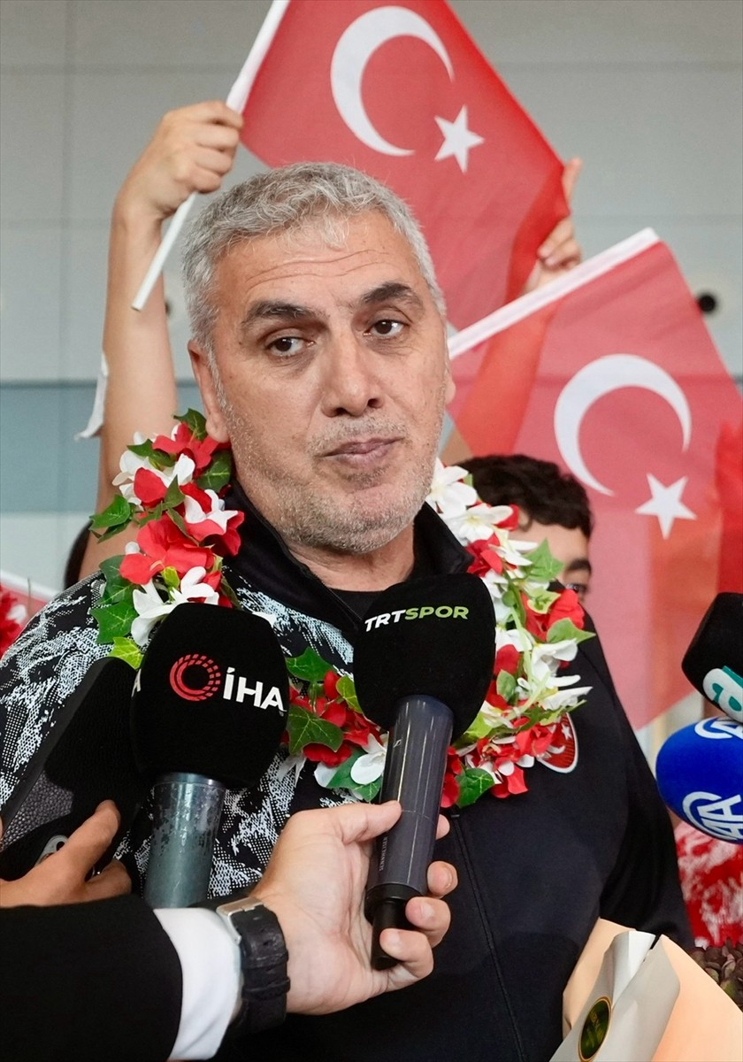 Finlandiya'da düzenlenen 2025 IBSA Avrupa Şampiyonası'nda altın madalya kazanan Kadın ve Erkek...