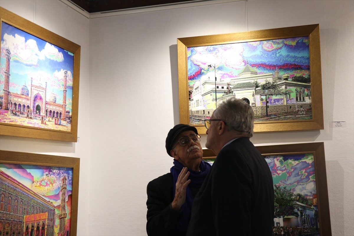 Fransa'da Paris Ulu Cami'de Cezayirli sanatçı Dalil Saci'nin "İslam'da Camiler" başlıklı...