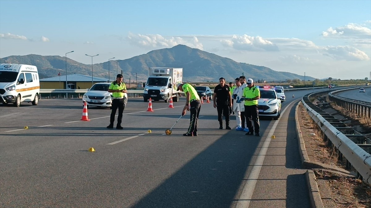 Gaziantep'in İslahiye ilçesinde otomobilin çarptığı çocuk ağır yaralandı.
