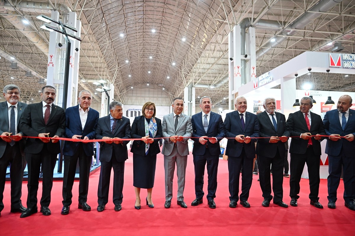 Gaziantep'te 15 ülkeden 228 markanın katılımıyla düzenlenen "Tekstil Makineleri Fuarı 2025"...