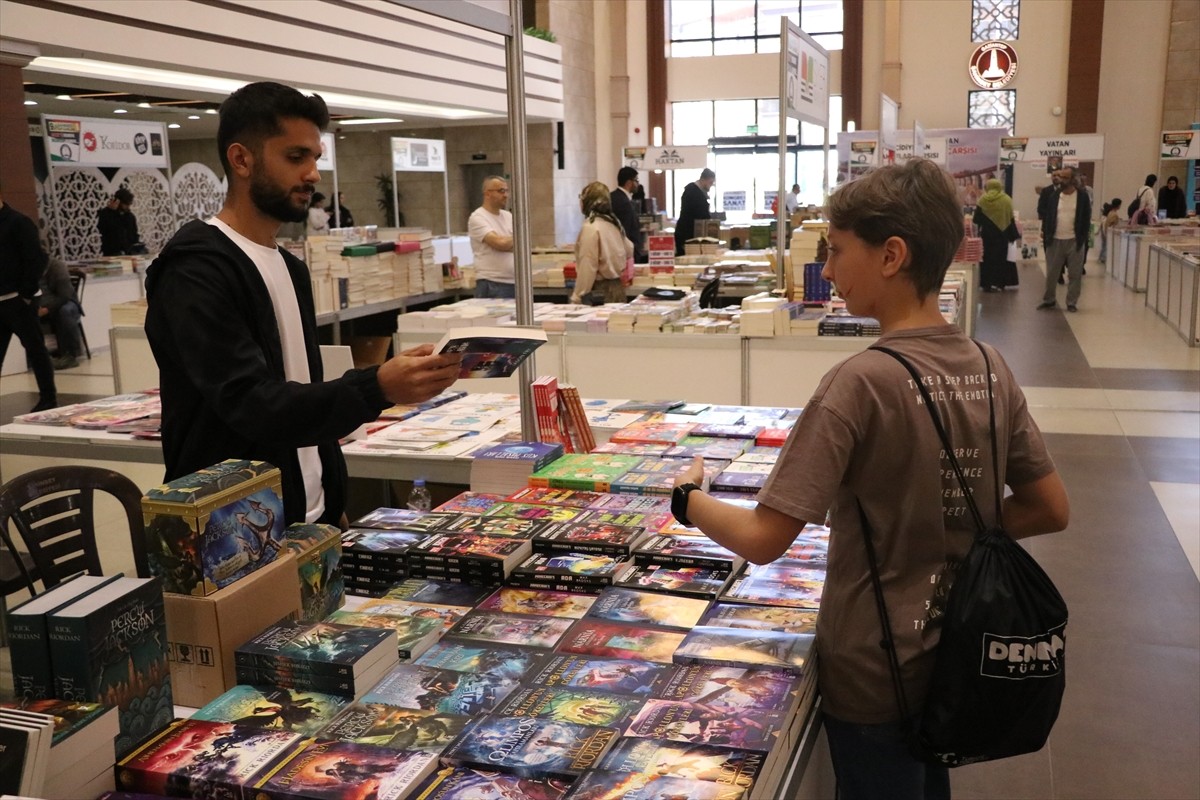 Gaziantep'te Şahinbey Belediyesi tarafından düzenlenen 9. Kitap Fuarı başladı. Geleneksel olarak...