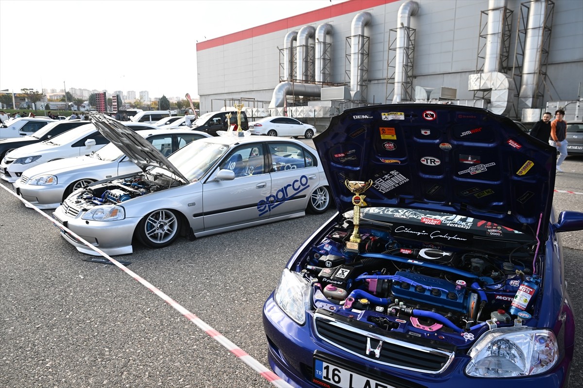 Gaziantep'te yaklaşık 1500 aracın katılımıyla düzenlenen "ModifiyeFest 2025" sona erdi.