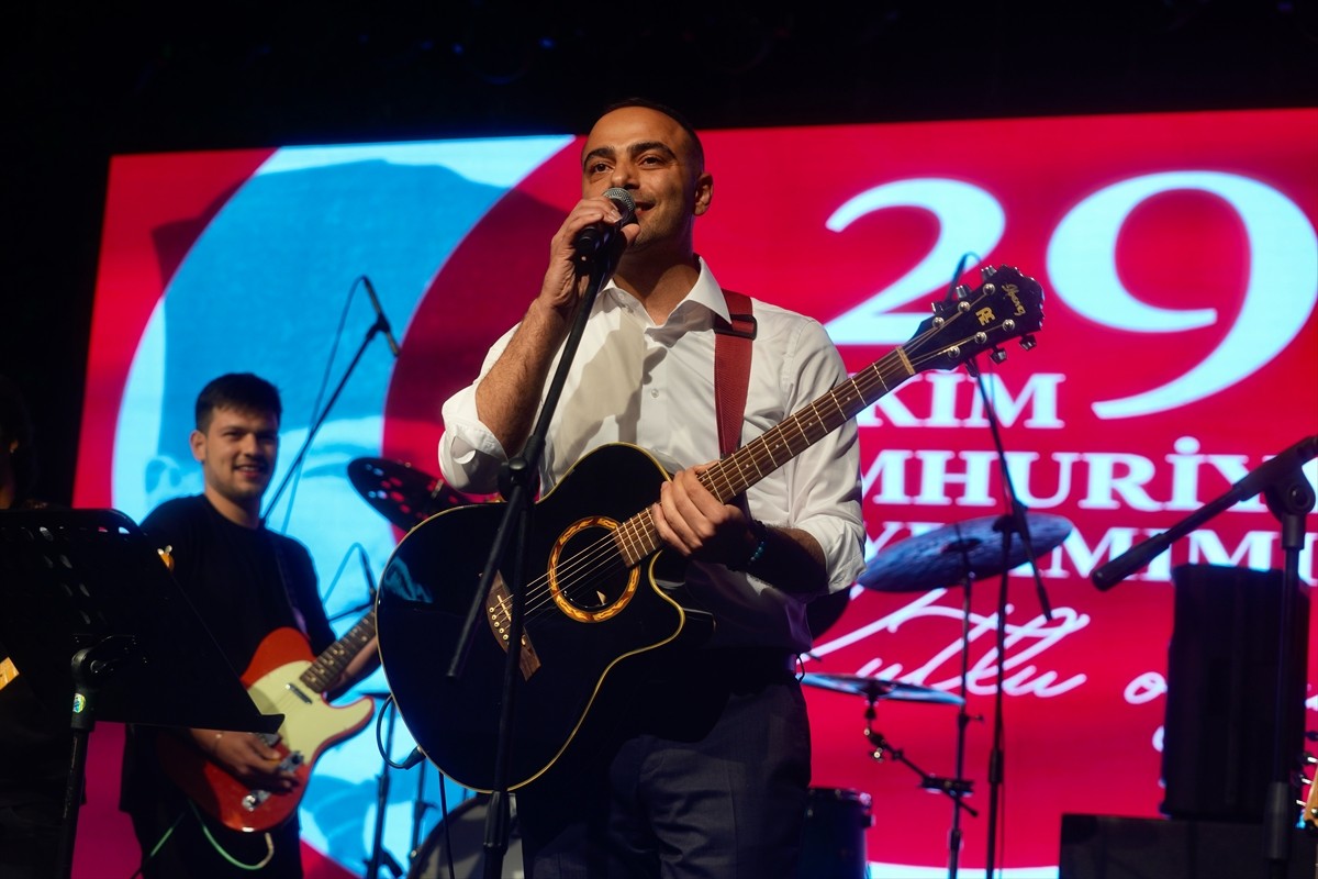 Gaziosmanpaşa'da, Cumhuriyet'in 102. yıl dönümü ve 29 Ekim Cumhuriyet Bayramı, çeşitli...