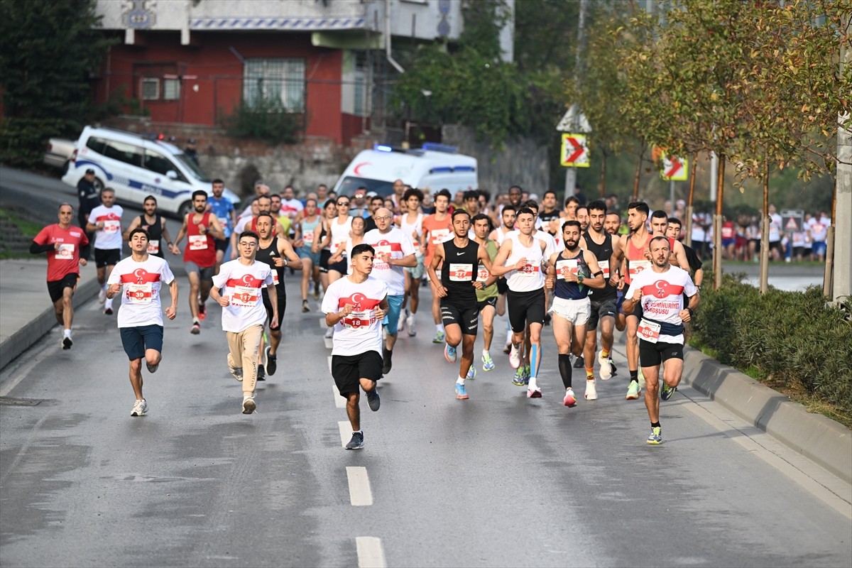 Gaziosmanpaşa Belediyesince 29 Ekim Cumhuriyet Bayramı kutlamaları kapsamında 5. Cumhuriyet Koşusu...