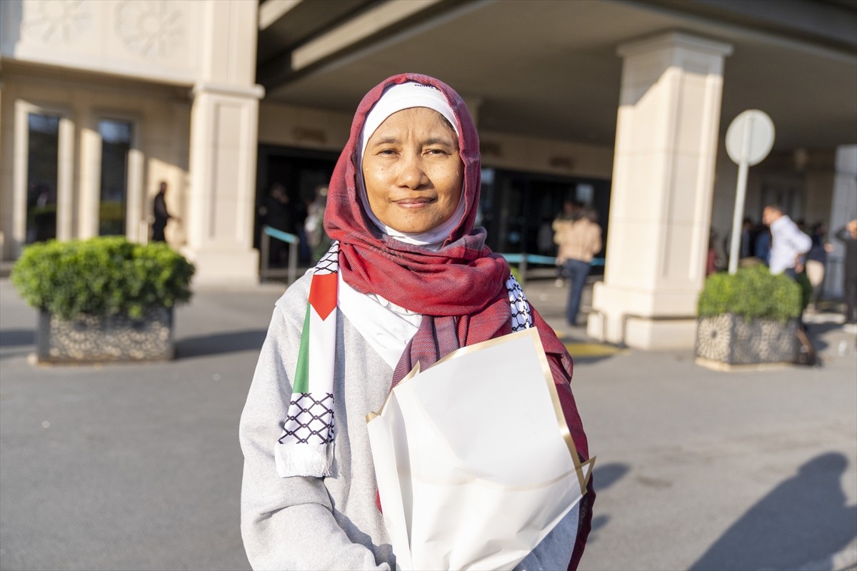 Gazze'ye insani yardım götürmek üzere yola çıkan ve İsrail güçleri tarafından uluslararası sularda...