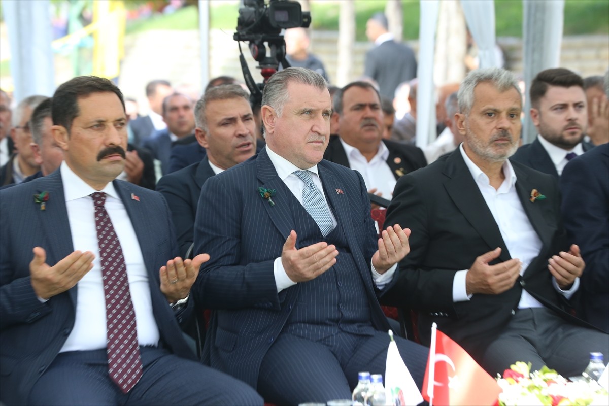 Gençlik ve Spor Bakanı Osman Aşkın Bak, Hatay'ın Altınözü ilçesindeki 15 Temmuz Milli İrade...