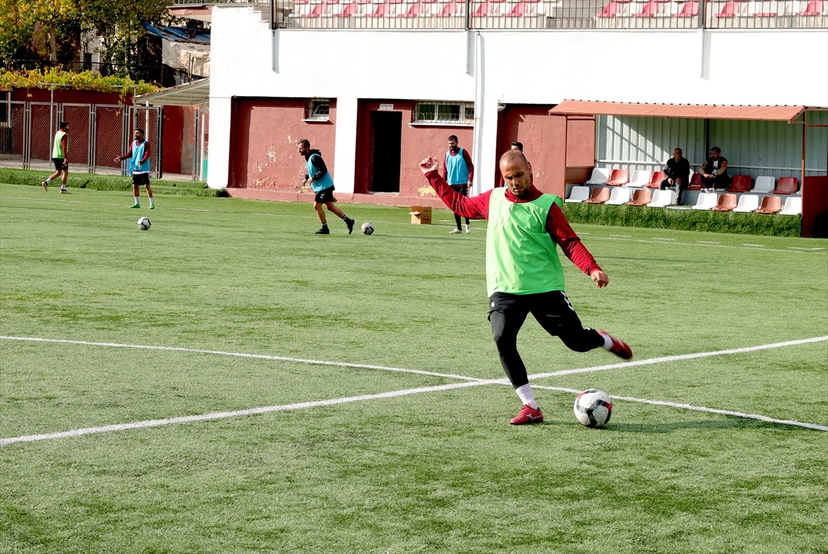 Hakkari'de beden eğitimi öğretmeni olarak görev yapan 36 yaşındaki Hakkı Hakan Özhan, Bölgesel...