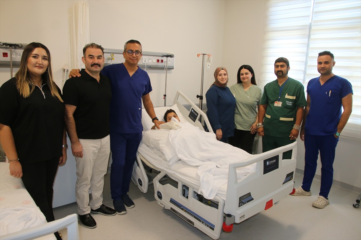 Hatay'da elini üzüm sıkma makinesine sıkıştırması sonucu bir parmağı kopan, diğerinde de doku...