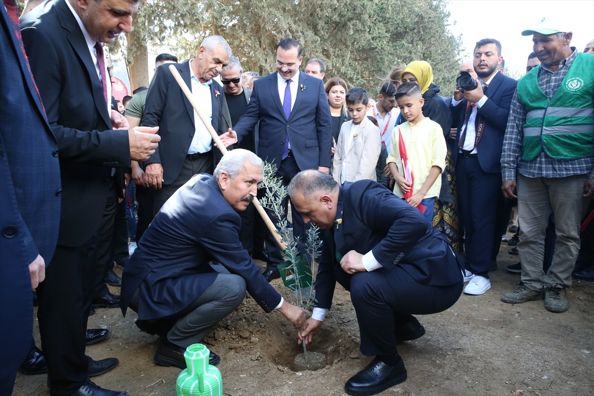 Hatay'ın Altınözü ilçesinde düzenlenen 9. Zeytin, Zeytinyağı ve Gastronomi Festivali kortej...