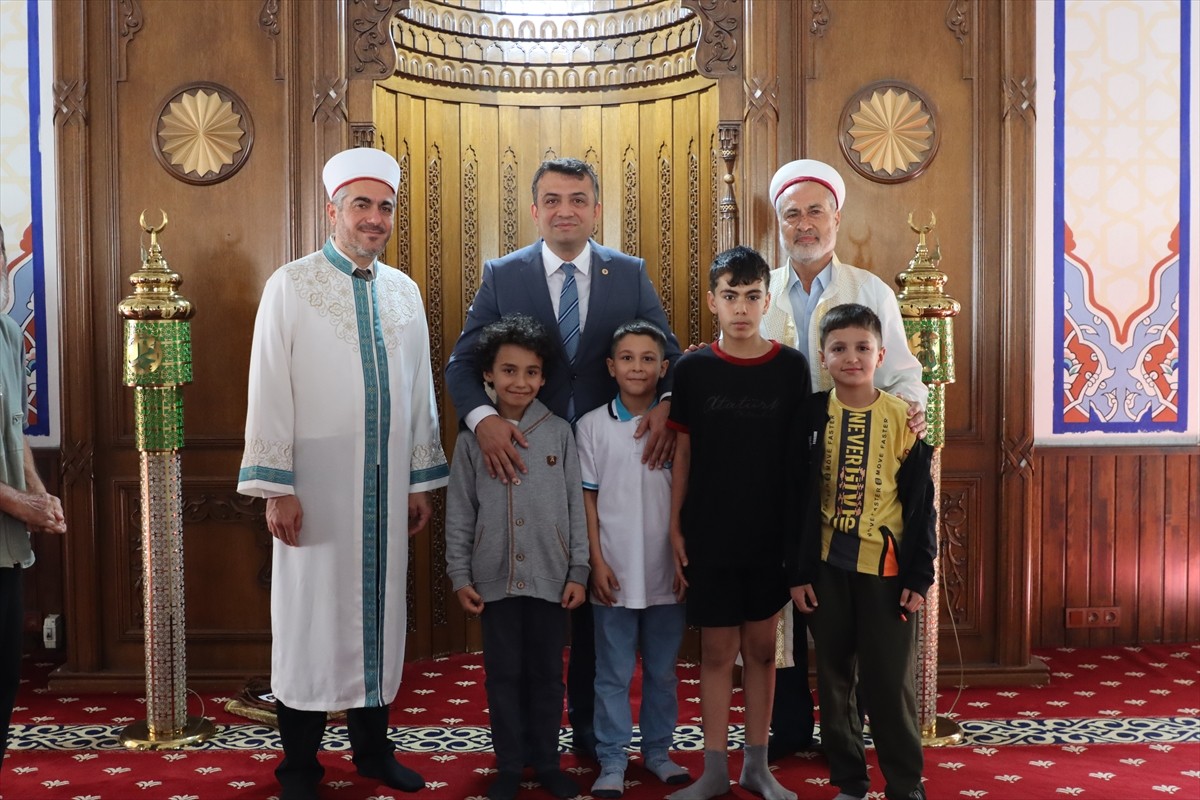 Hatay'ın Dörtyol ilçesinde meslekte 49 yılını doldurarak emekli olan 65 yaşındaki imam Ali Tekeci...