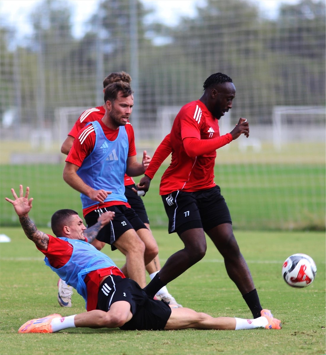 Hesap.com Antalyaspor, Trendyol Süper Lig'in 10. haftasında RAMS Başakşehir ile yapacağı maçın...