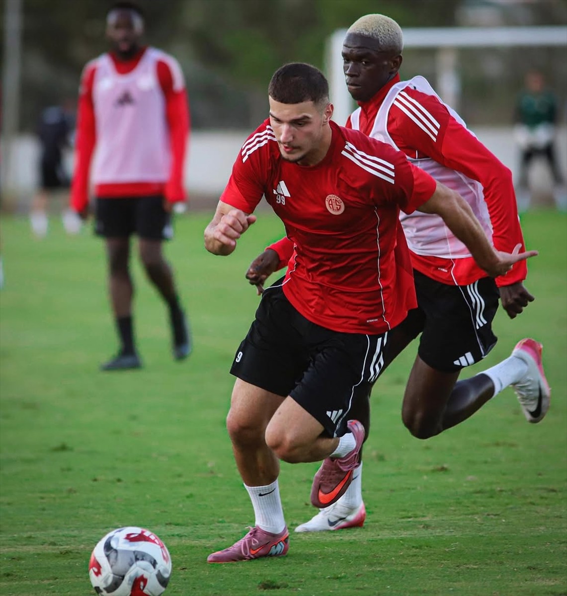 Hesap.com Antalyaspor, Trendyol Süper Lig'in 9. haftasında deplasmanda Gaziantep FK ile yapacağı...