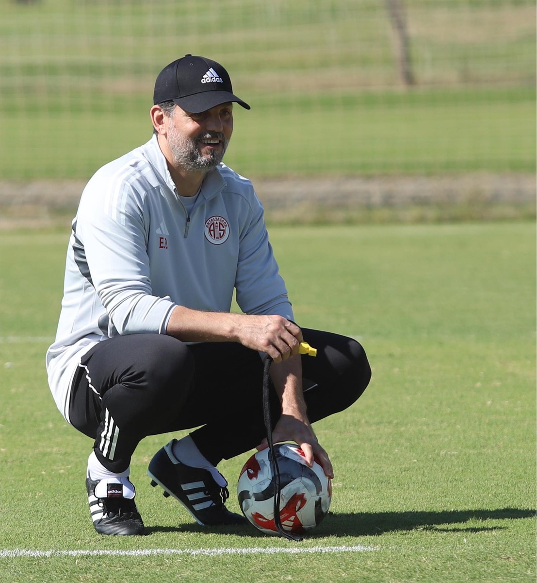 Hesap.com Antalyaspor, Trendyol Süper Lig'in 9. haftasında Gaziantep FK ile deplasmanda yapacağı...