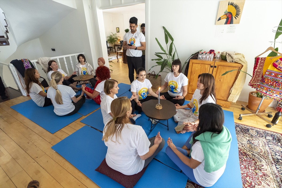 Hindistan'ın İstanbul Başkonsolosluğu, başkonsolos eşlerinin katılımıyla yoga, meditasyon ve Hint...
